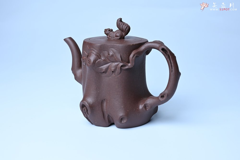 紫砂壶图片：实力派工艺师周斌底槽青精品松鼠葡萄树桩壶 - 美壶网