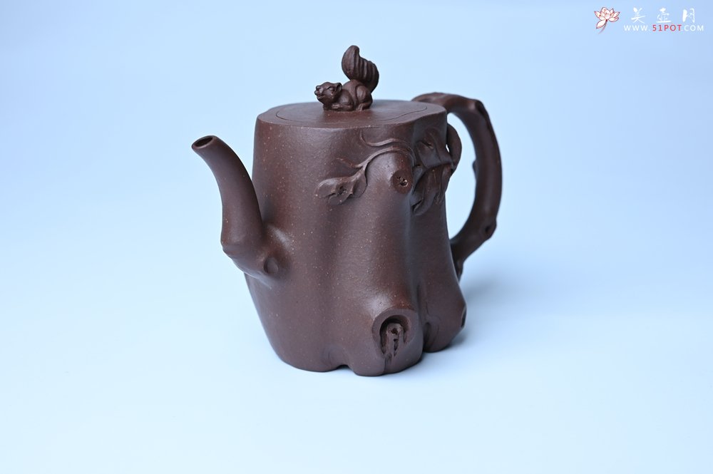 紫砂壶图片：实力派工艺师周斌底槽青精品松鼠葡萄树桩壶 - 美壶网
