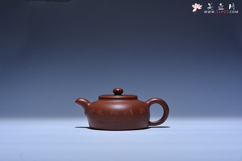 紫砂壶图片：新周盘 范荷手制乐人陶刻 - 美壶网