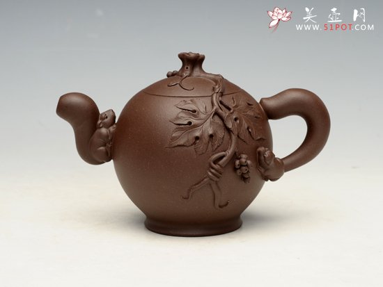 紫砂壶图片：松鼠葡萄紫泥 - 美壶网