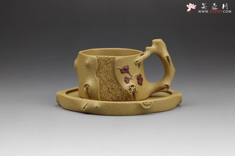 紫砂壶图片：双色梅椿套杯 黄龙山原矿段泥 - 美壶网