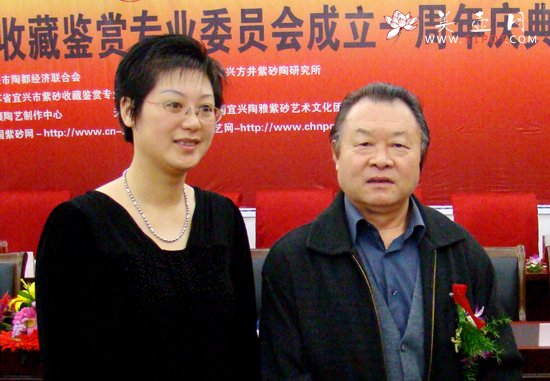 紫砂壶图片：与何道洪大师合影 - 美壶网