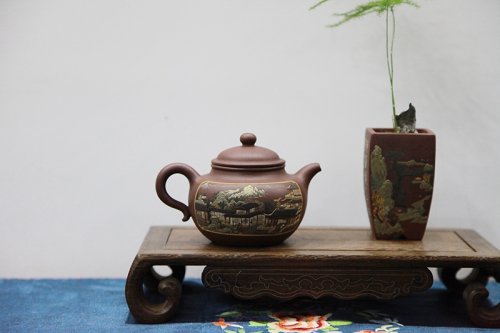 徐玮紫砂壶 泥绘莲子（张志清泥绘） 