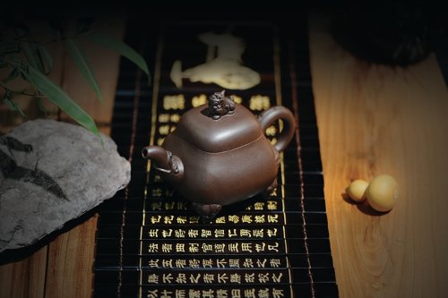 方彩娣紫砂壶 古兽窥今 