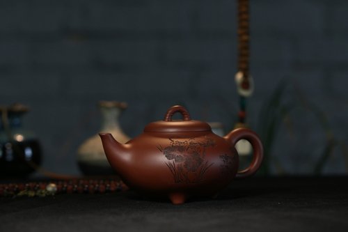 董亚芳紫砂壶 劲牛 