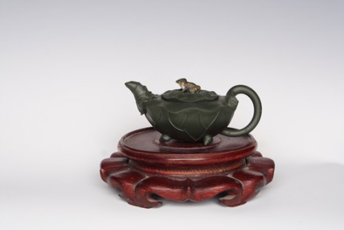 范新芳紫砂壶 青蛙荷叶 