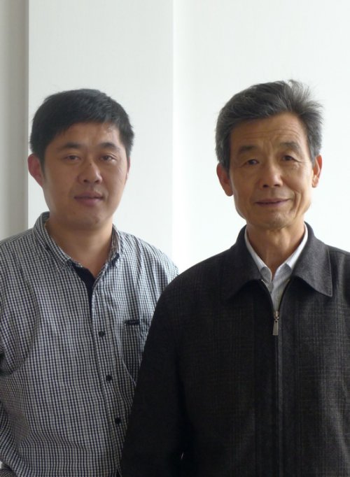 周建伟紫砂壶 与舅舅研究员级高级工艺美术师范永良合影 