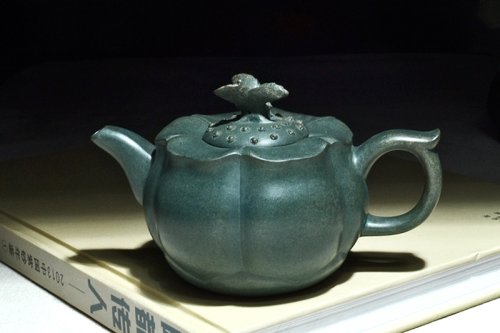 倪建芸紫砂壶 蝶莲花 