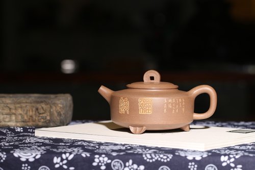 周庚大紫砂壶 纳福迎祥 