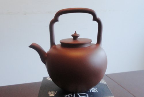 魏兰花紫砂壶 吴径提梁 