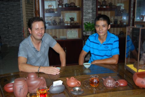 赵志刚紫砂壶 与荷兰陶艺名家杨慕华合影 