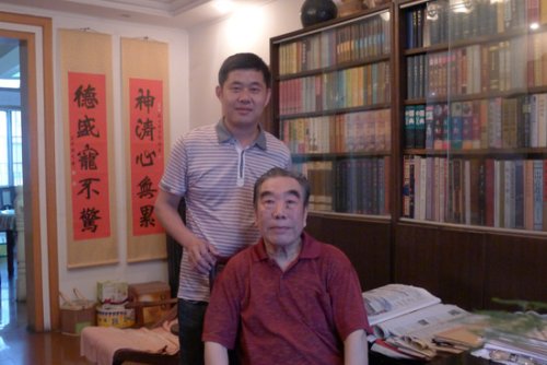 周建伟紫砂壶 与《紫砂壶全书》作者韩其楼老先生合影 