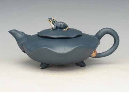 陈淑芬紫砂壶 青蛙荷叶 