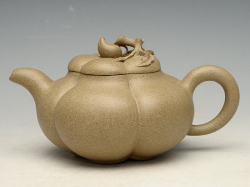 蒋彩萍紫砂壶 合桃 泥料：段泥 320cc 