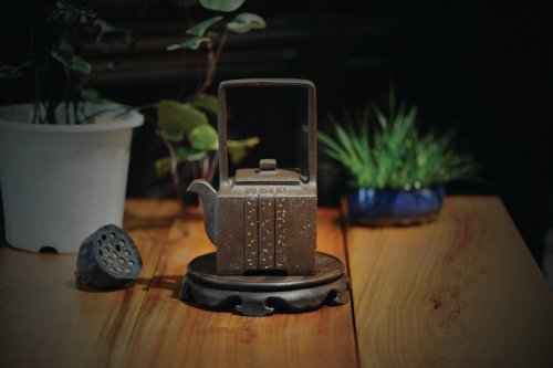 方彩娣紫砂壶 祥云提梁 