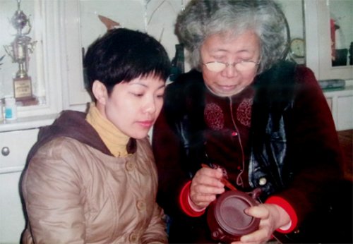 郁晴紫砂壶 师傅精心指导壶艺 