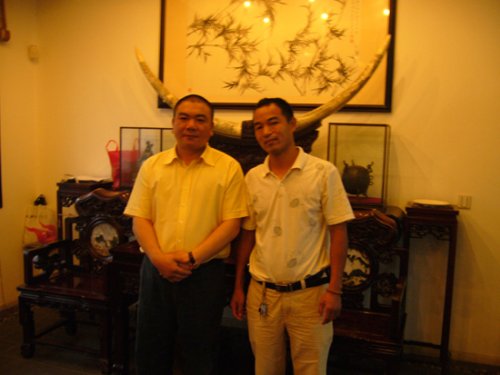 赵志东紫砂壶 与江苏省工艺美术大师季益顺合影 