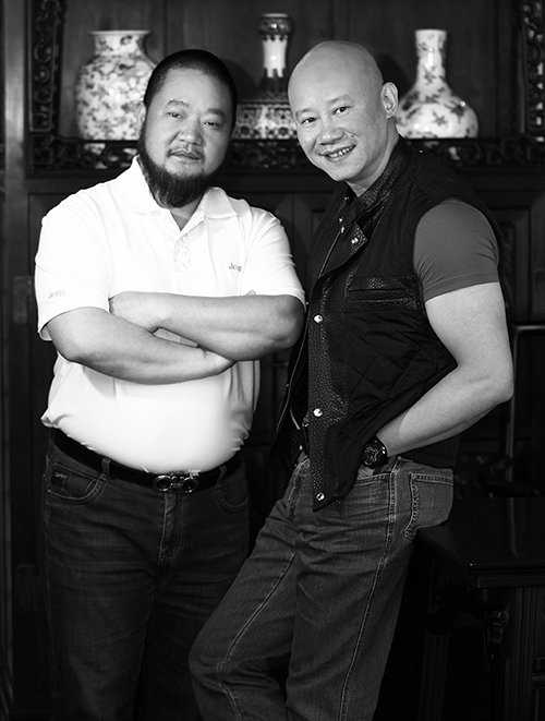 戴俊杰紫砂壶 与师傅吕俊杰合影 