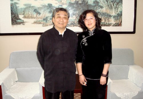 李利紫砂壶 与韩天衡篆刻大师合影 