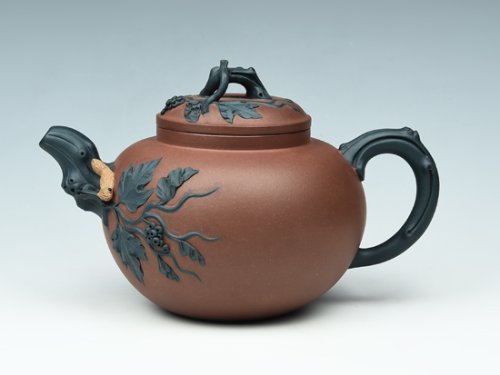 陆慧军紫砂壶 松鼠葡萄 