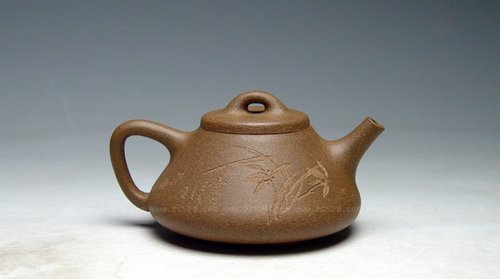 吴建平紫砂壶 梅兰竹菊《子冶套壶》容量：180cc，老段泥，木石装饰梅兰竹菊，全手工制作。 