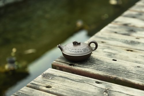 董亚芳紫砂壶 潜龙 