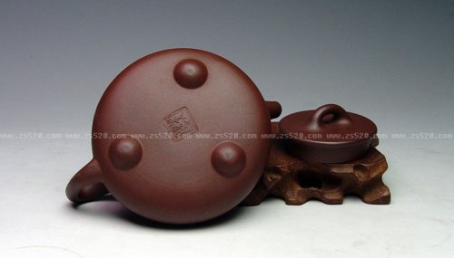 吴建平紫砂壶 全手工《景舟石瓢》容量：300cc，家藏原矿底槽清，全手工鼎立制作，挺拔有力，韵味十足，吴建平代表作 