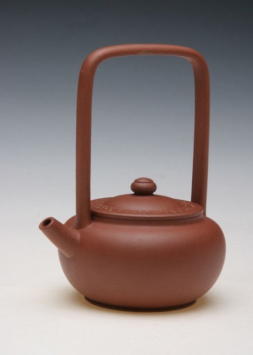 卢伟强紫砂壶 金轮提梁 