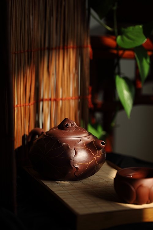 顾学中紫砂壶 荷塘情趣 