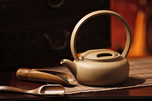 吴亚亦紫砂壶 牛盖提梁 