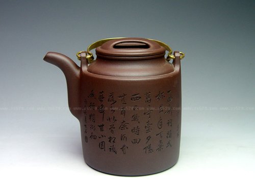 吴建平紫砂壶 全手工《牛盖洋桶》容量：680cc，泥料：紫泥，挺拔有力，韵味十足，深受壶友好评，推荐！ 