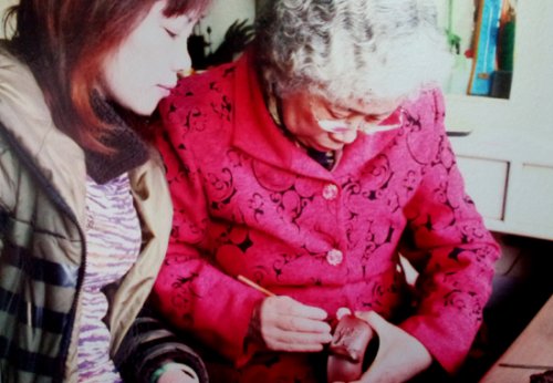 郁晴紫砂壶 师傅精心指导壶艺 