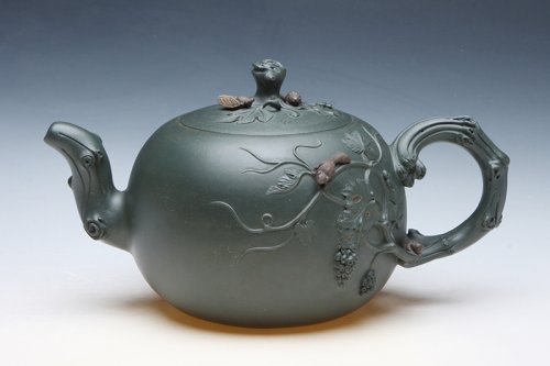 储彩琴紫砂壶 松鼠葡萄壶 