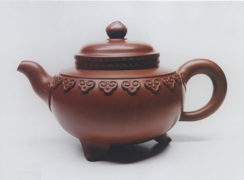 周俊鹏紫砂壶 三足云肩如意 